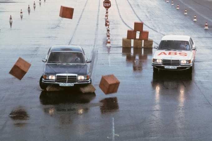 Hệ thống chống bó cứng phanh (ABS)