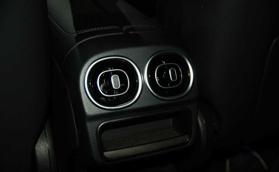 Mercedes-Benz C 300 AMG-10