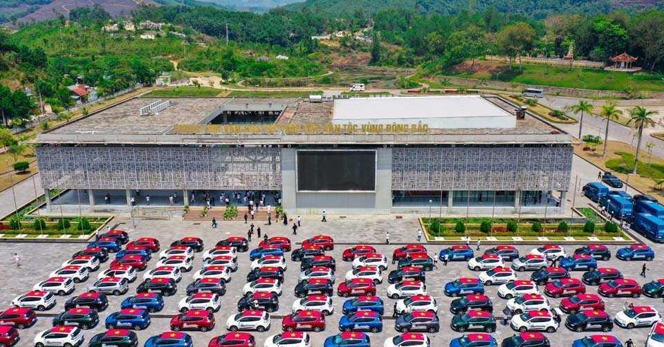 100 ô tô điện Vinfast hội tụ tại TP Hạ Long-4