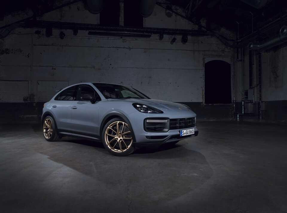 Porsche Cayenne Turbo GT (299,5 km/h)