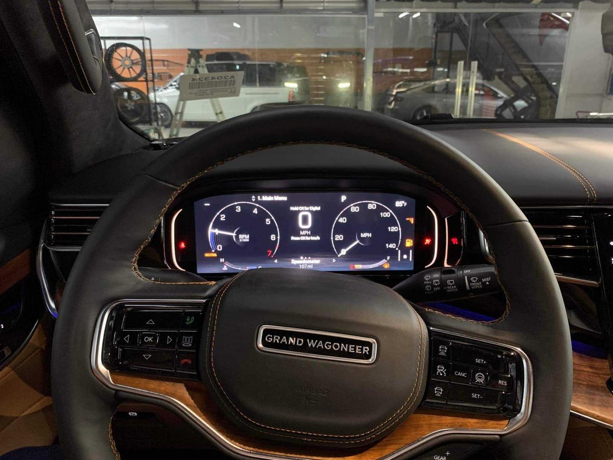 Jeep Grand Wagoneer 2022-5