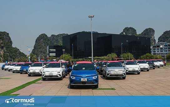 100 ô tô điện Vinfast hội tụ tại TP Hạ Long