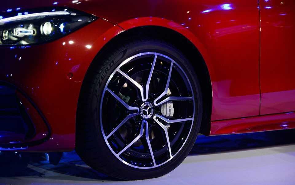 Mercedes-Benz C 300 AMG-5