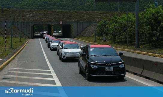 Những lưu ý khi đi ô tô điện đường dài