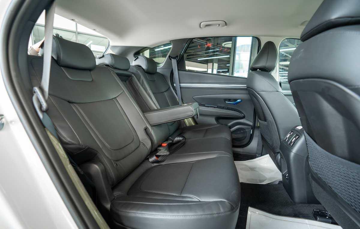 Chọn Mitsubishi Outlander hay Hyundai Tucson khi có 900 triệu- 8