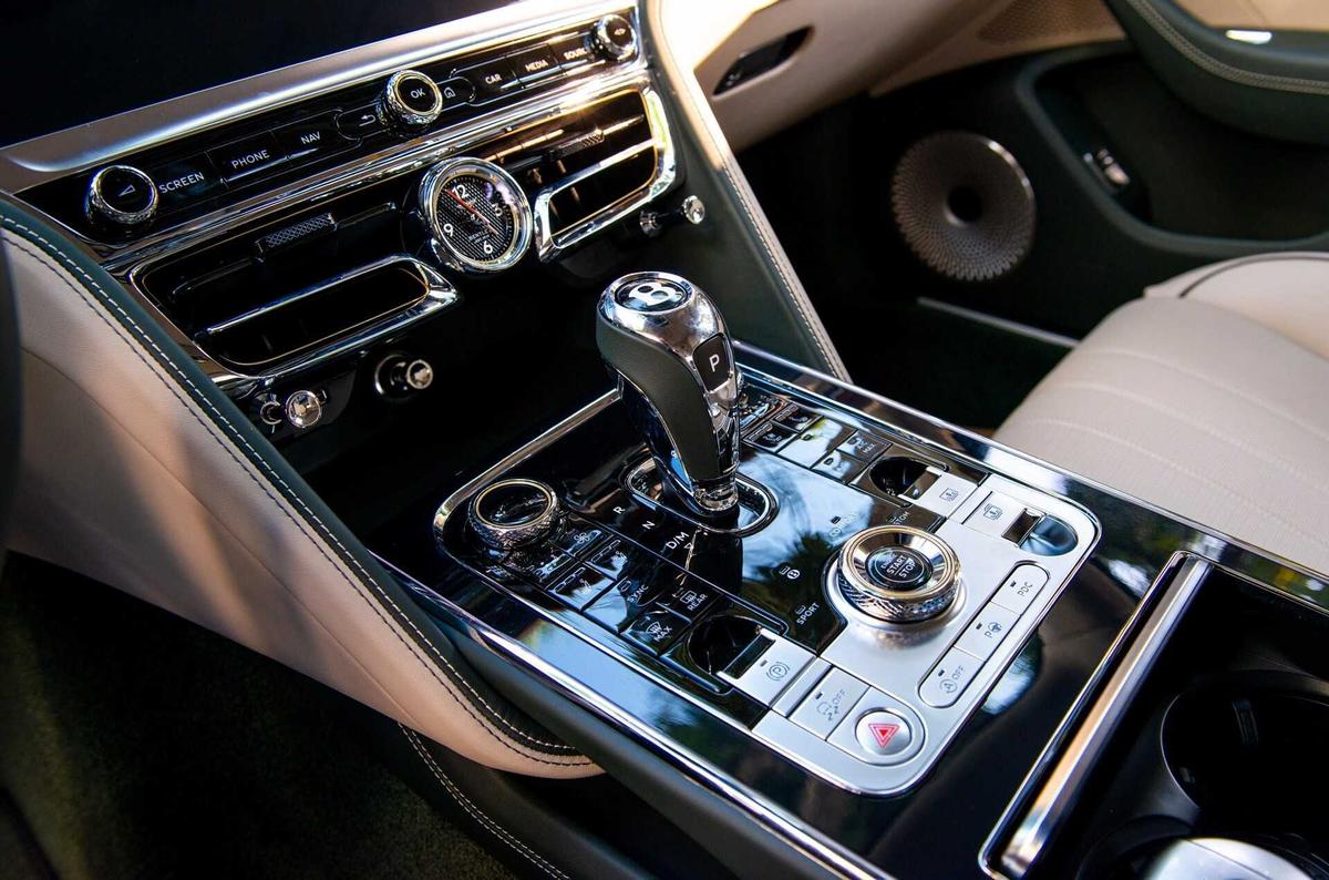 Bentley Flying Spur V8 màu sơn đặc biệt xuất hiện tại Việt Nam-7