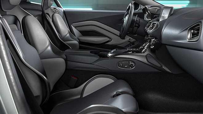 Aston Martin V12 Vantage-8