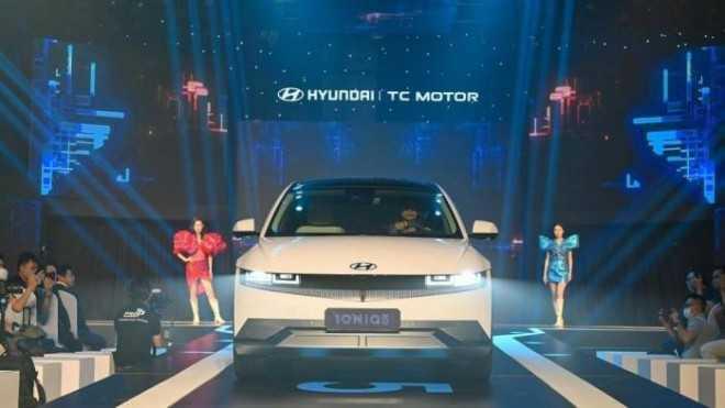 Ô tô truyền thống đua nhau tăng giá bán tại Việt Nam-1