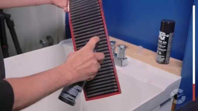 Vệ sinh và thay lọc gió ô tô đúng cách