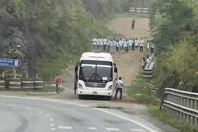 Dừng đỗ xe để nghỉ ngơi, chụp ảnh ở đường cứu nạn bị phạt bao nhiêu-2