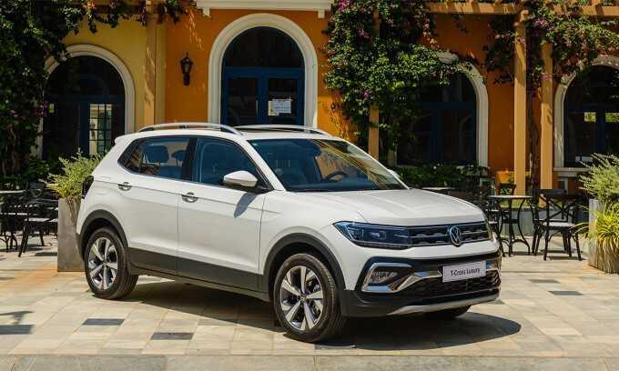 Những mẫu xe ch&agrave;o kh&aacute;ch Việt trong th&aacute;ng 5-5