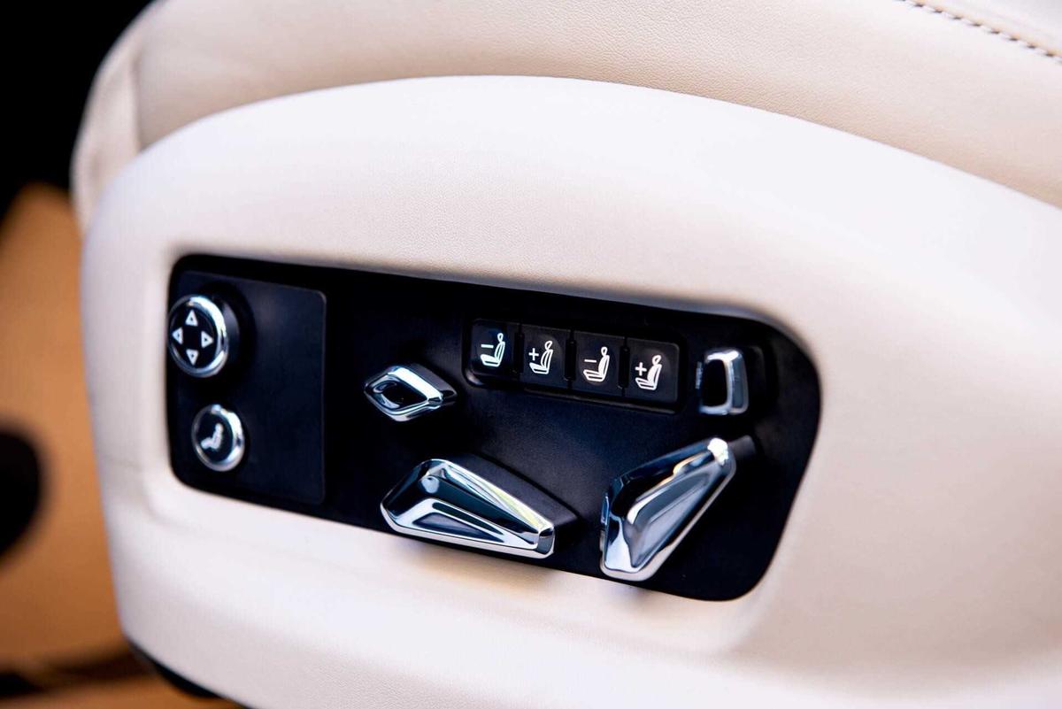 Bentley Flying Spur V8 màu sơn đặc biệt xuất hiện tại Việt Nam-5