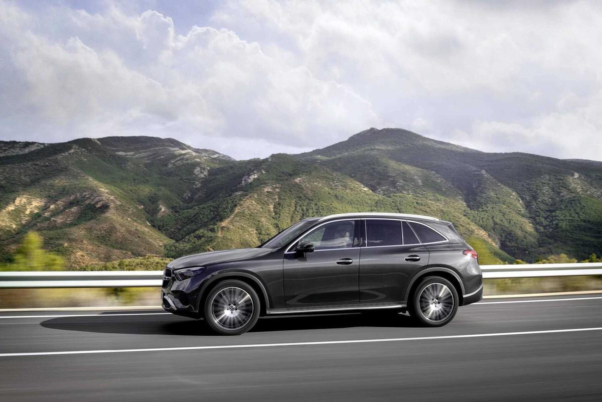 Mercedes-Benz GLC 2023 ra mắt, n&acirc;ng cấp c&ocirc;ng nghệ-2