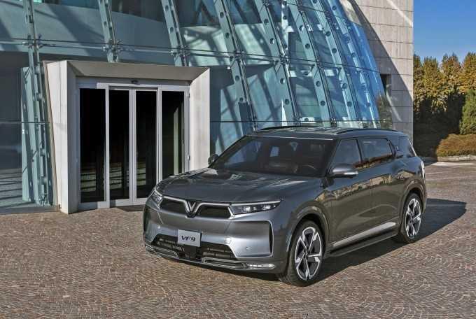 VinFast cố định gi&aacute; thu&ecirc; pin &ocirc;t&ocirc; điện tại Việt Nam