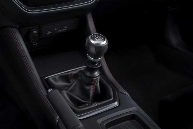 Subaru WRX: xe thể thao 4 cửa giá bán từ 1,9 tỷ đồng-4