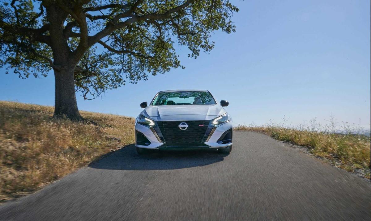 Nissan Altima 2023 ra mắt, tinh chỉnh thiết kế và cải tiến công nghệ-5