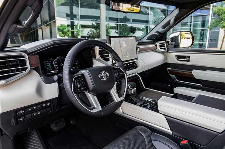 Toyota Sequoia thế hệ mới ra mắt, gi&aacute; b&aacute;n từ 1,3 tỷ đồng-3