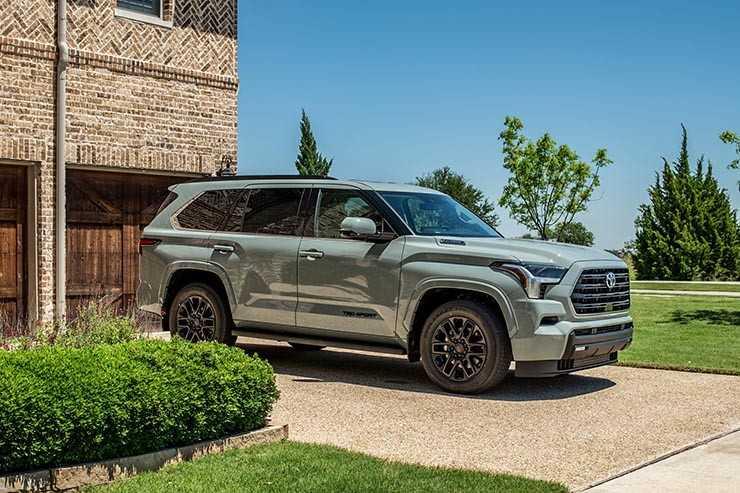 Toyota Sequoia thế hệ mới ra mắt, gi&aacute; b&aacute;n từ 1,3 tỷ đồng-1