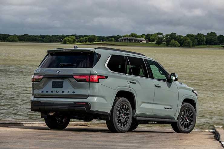 Toyota Sequoia thế hệ mới ra mắt, gi&aacute; b&aacute;n từ 1,3 tỷ đồng-2