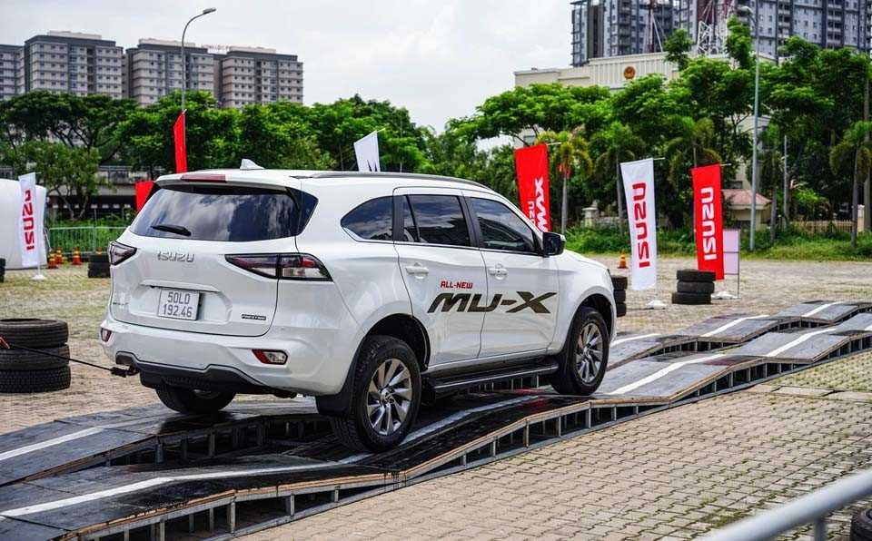 Isuzu mu-X 2022 ra mắt tại Việt Nam, giá bán từ 900 triệu đồng-5