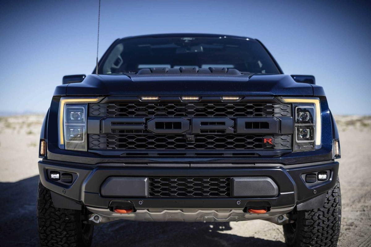 Ford F-150 Raptor -R-2