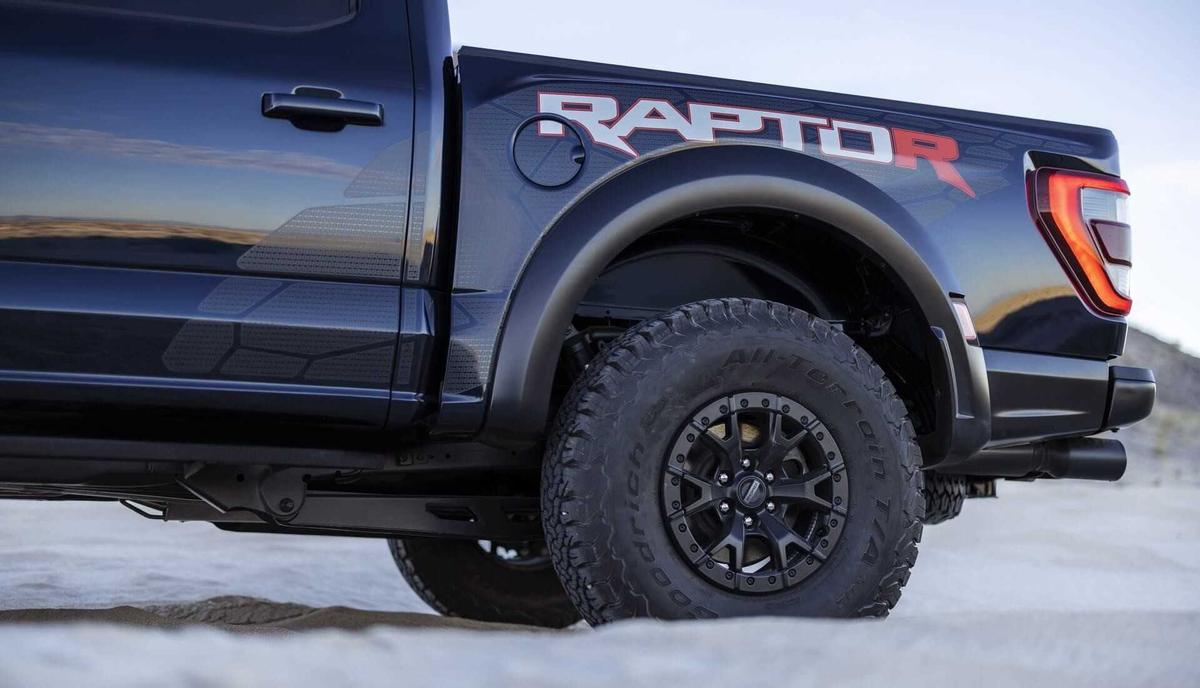 Ford F-150 Raptor -R-4