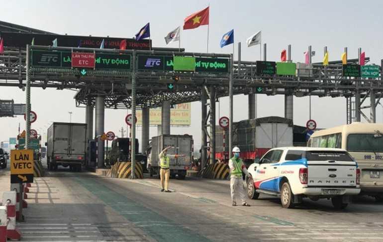 Giữ khoảng c&aacute;ch với phương tiện ph&iacute;a trước