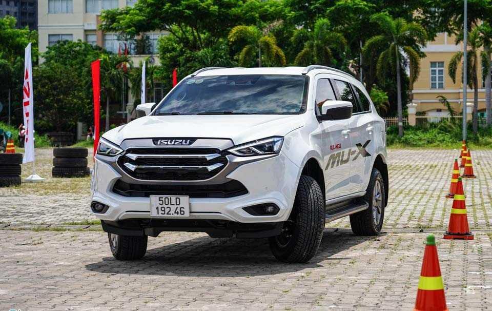 Isuzu mu-X 2022 ra mắt tại Việt Nam, giá bán từ 900 triệu đồng-1