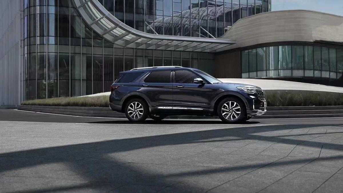 Ford Explorer 2023-4