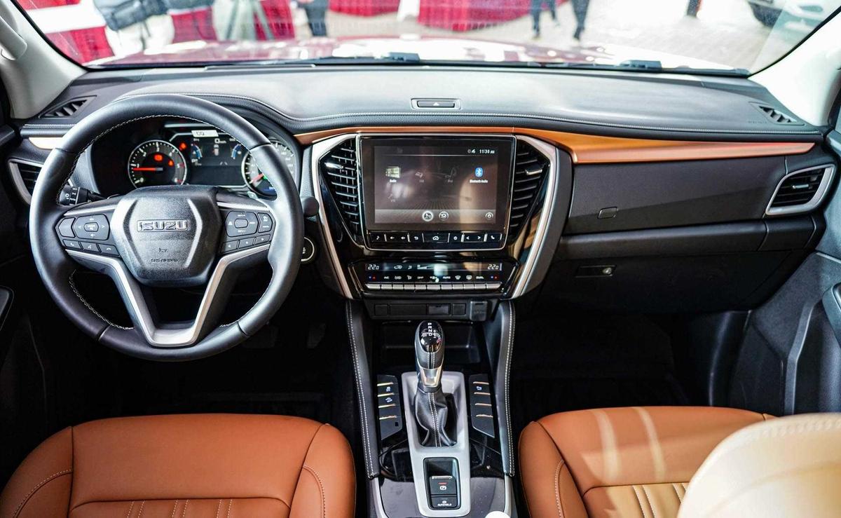 SUV 7 chỗ giá tầm 1 tỷ đồng, chọn Isuzu mu-X hay Toyota Fortuner-6