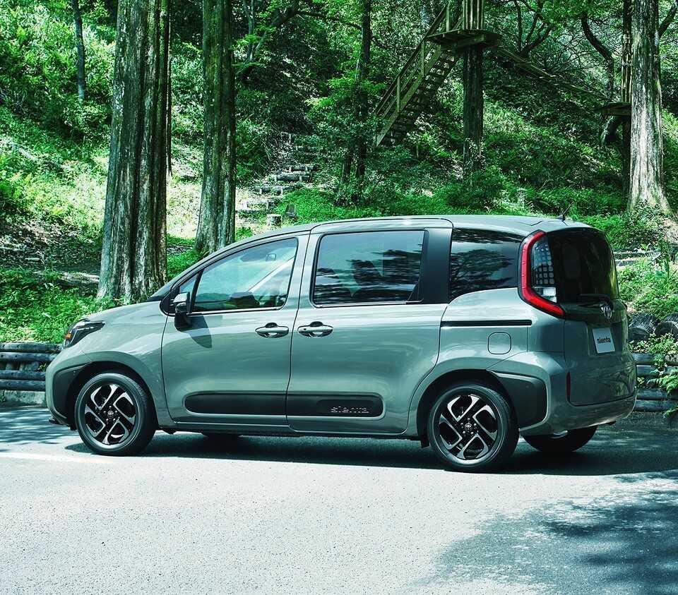 Toyota Sienta-2