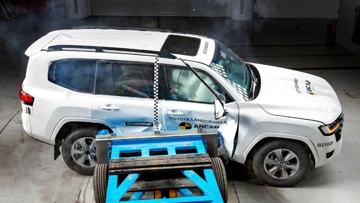 Theo chương trình đánh giá xe mới NCAP, Toyota Land Cruiser 2022 đạt 5 sao về an toàn sau khi vượt qua tất cả các bài thử nghiệm.