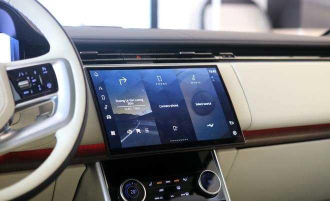 N&uacute;t bấm truyền thống dễ thao t&aacute;c hơn m&agrave;n h&igrave;nh cảm ứng tr&ecirc;n &ocirc; t&ocirc;-2