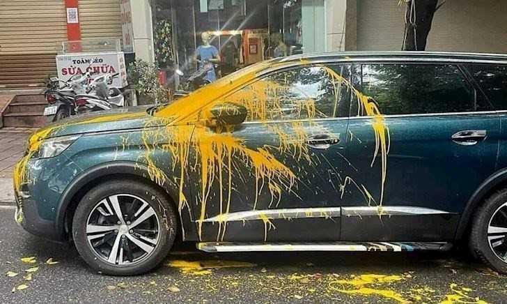 Đập phá ô tô đậu trước cửa nhà có thể bị phạt tù đến 20 năm