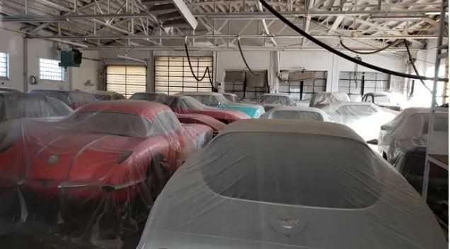 Chiêm ngưỡng bộ sưu tập 140 chiếc ô tô cổ được cất giấu 30 năm