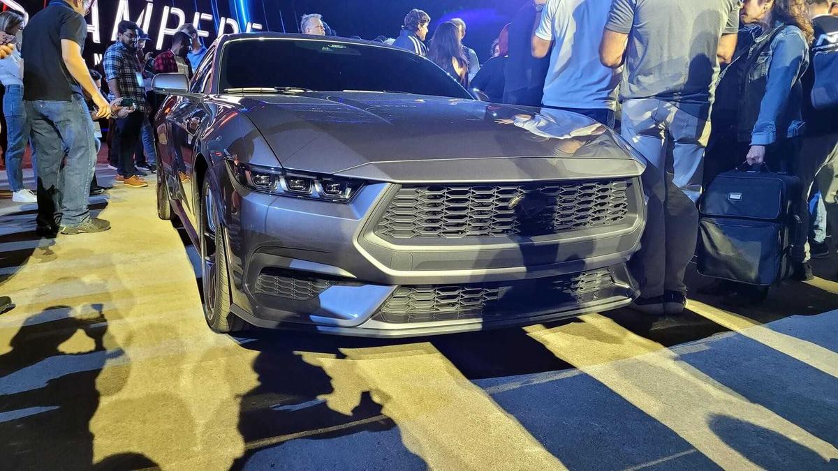 Ford Mustang 2024-4