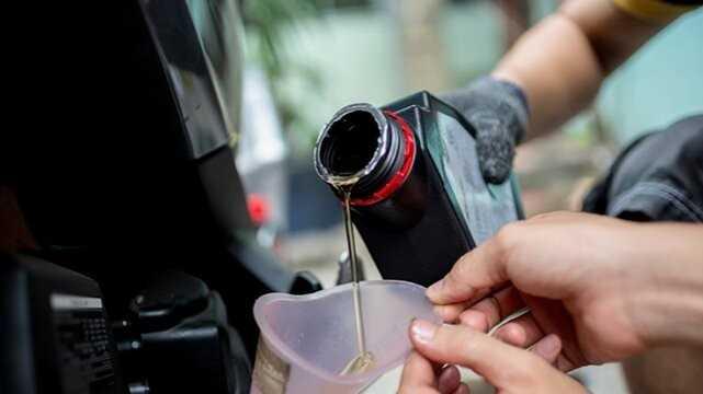 Dầu nhớt 5W30 và 5W40: Đâu là sự lựa chọn tốt nhất cho xe ô tô ở Việt Nam?