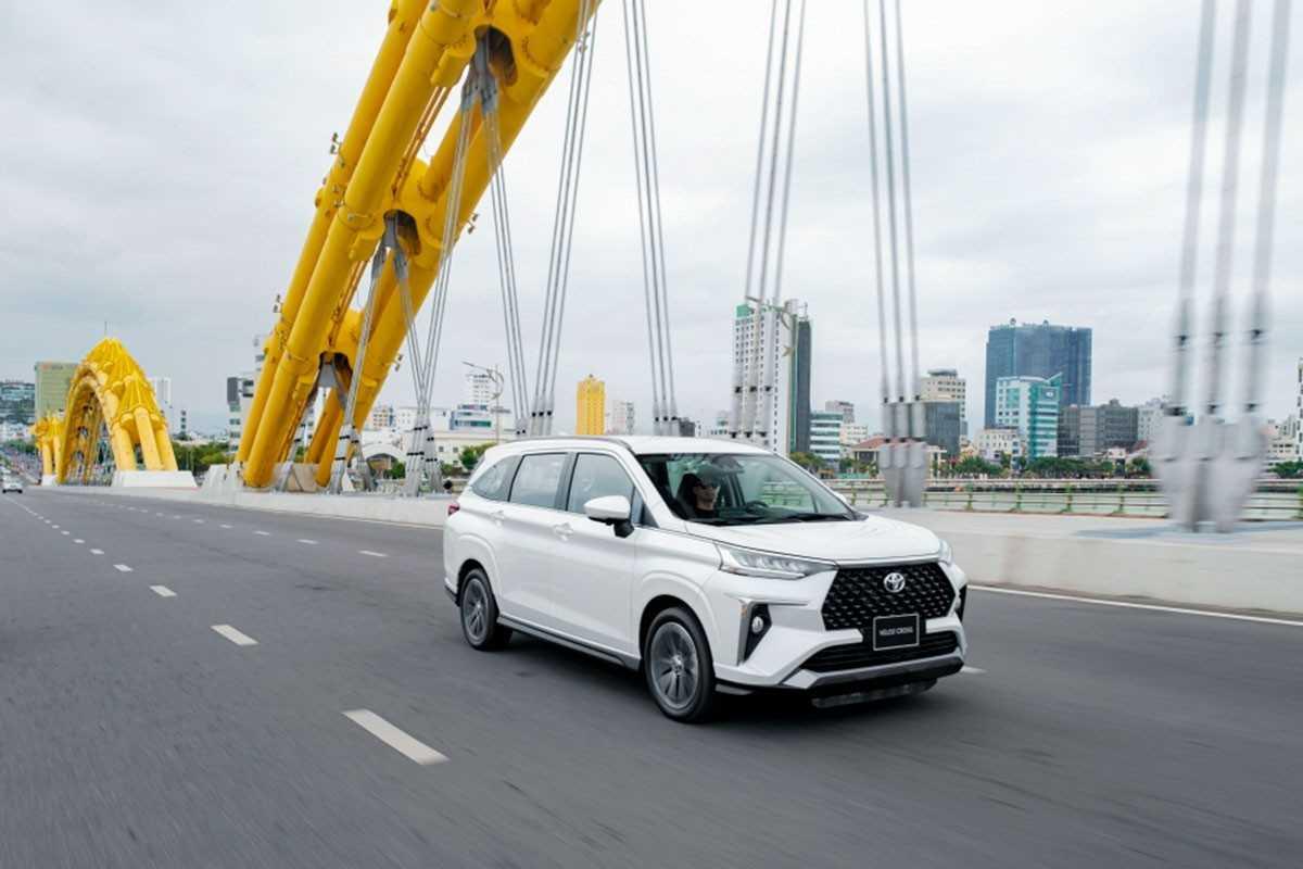 MPV 7 chỗ, mua Suzuki Ertiga Hybrid hay Toyota Veloz Cross-3