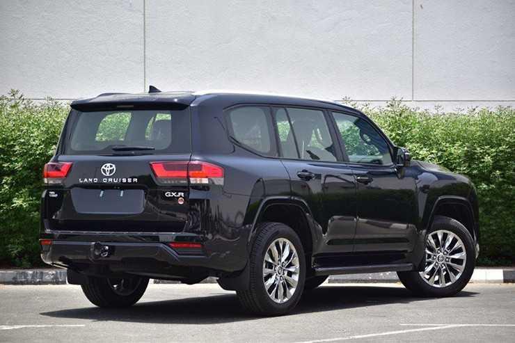 Toyota Land Cruiser LC300 được điều chỉnh giá bán và vẫn 