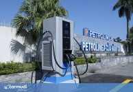 VinFast khai trương dịch vụ sạc xe điện đầu tiên tại hệ thống Petrolimex
