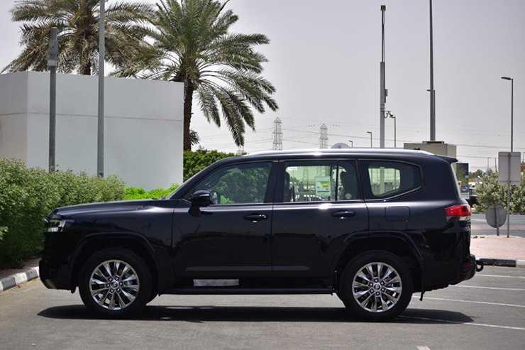 Toyota Land Cruiser LC300 được điều chỉnh giá bán và vẫn 