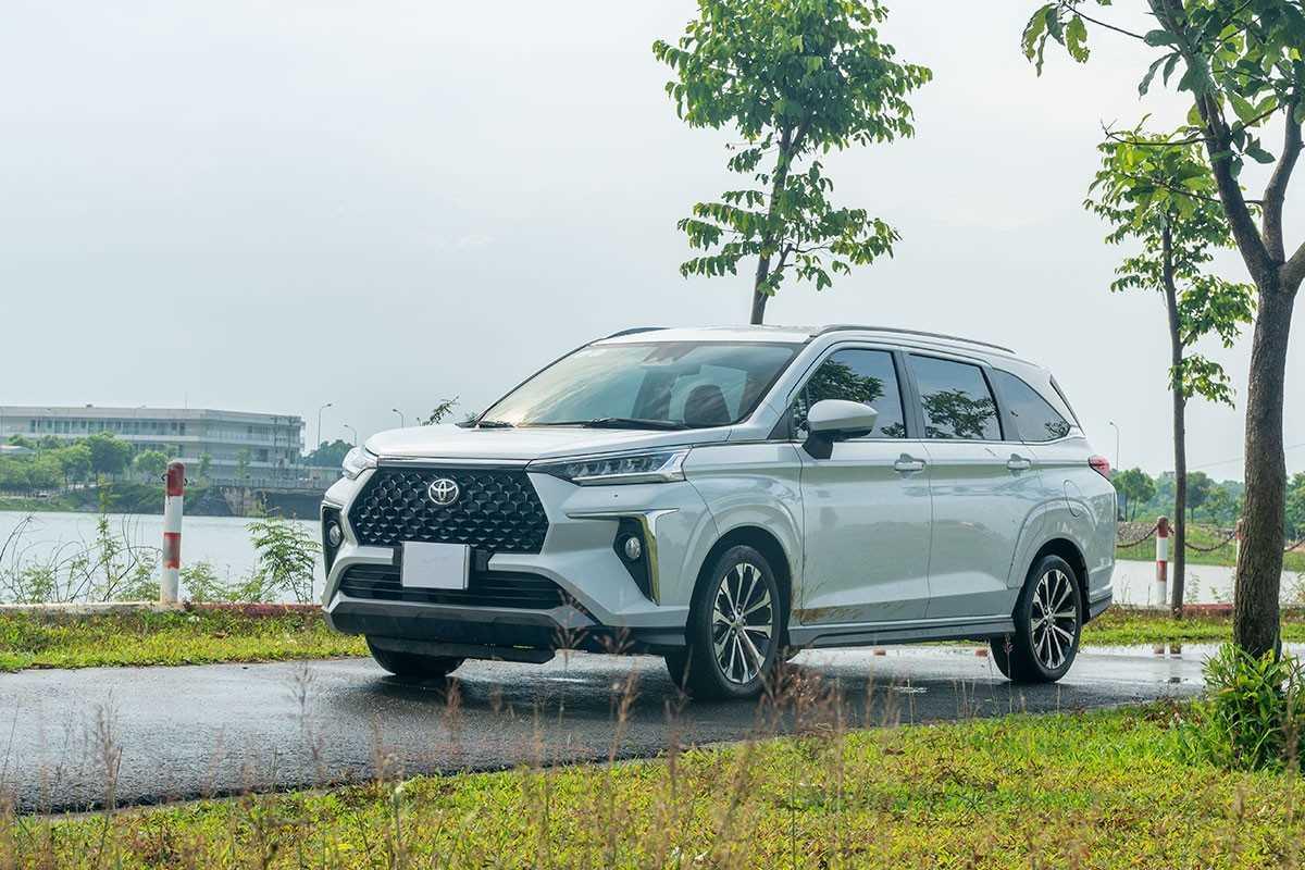 MPV 7 chỗ, mua Suzuki Ertiga Hybrid hay Toyota Veloz Cross-7