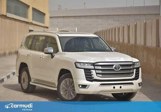 Toyota Land Cruiser LC300 được điều chỉnh giá bán và vẫn "kèm lạc"