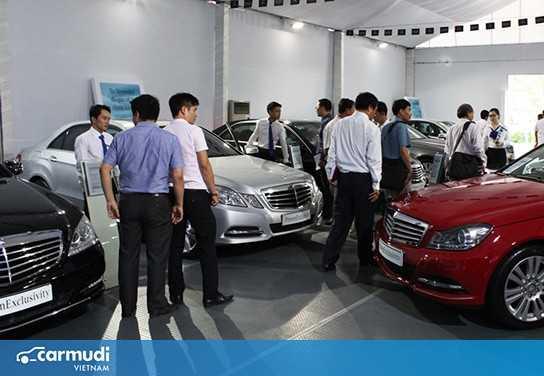 Giá xăng tăng, người mua ô tô cũng tiếp tục tăng