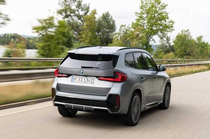 Chuyên gia đánh giá BMW iX1 2022 tốt hay không?