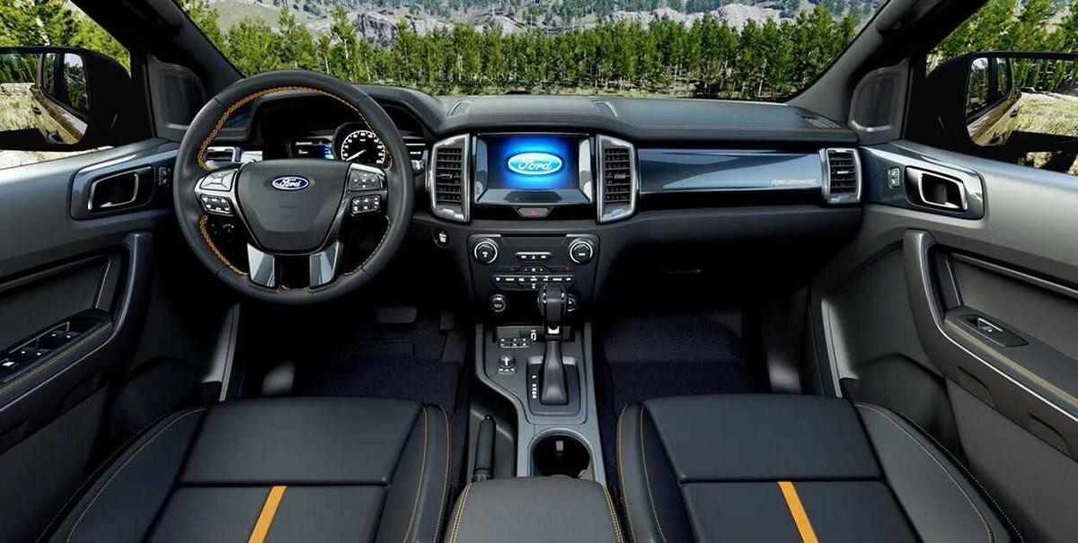 Nội thất xe Ford Ranger có bằng các đối thủ?