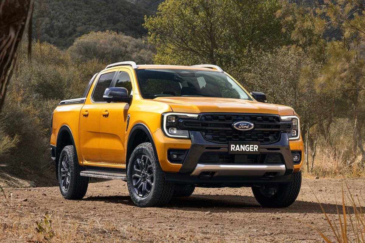 Nội thất xe Ford Ranger có bằng các đối thủ?
