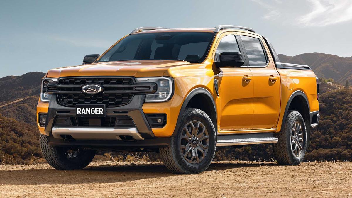 Nội thất xe Ford Ranger có bằng các đối thủ?