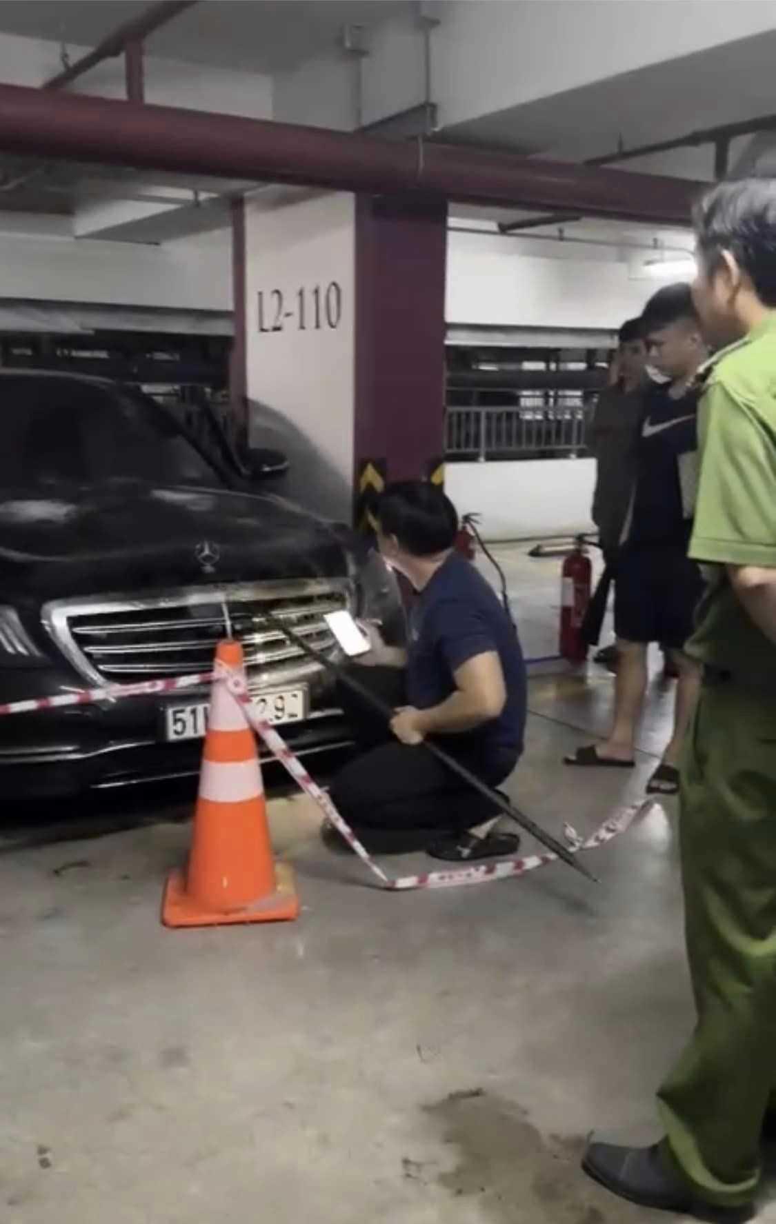 Mercedes S450 5 tỷ của ca sĩ Duy Mạnh cháy tại chung cư