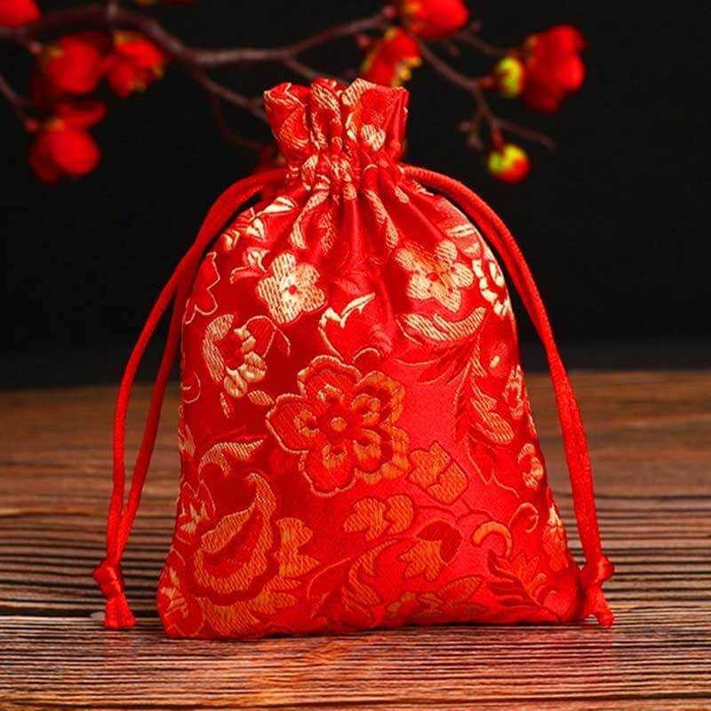 Vật phẩm phong thủy xe ô tô thu hút tài lộc, bình an